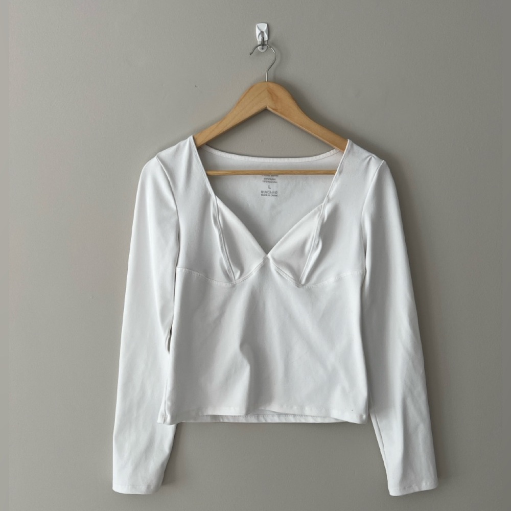 Chic White V-Neck Long Sleeve Blouse